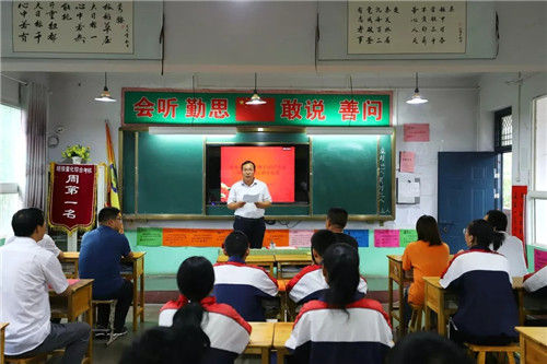 重渡沟景区圆梦中学生——“微心愿”爱心捐赠活动举行